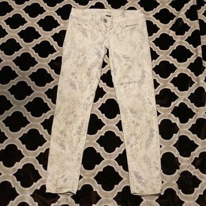 American eagle size 00 cream colored leopard print skinny jeans